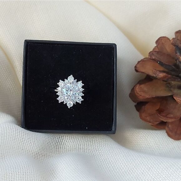 18K White Gold-Plated Simulated Diamond 925 Sterling Silver Engagement Ring - Picture 7 of 9